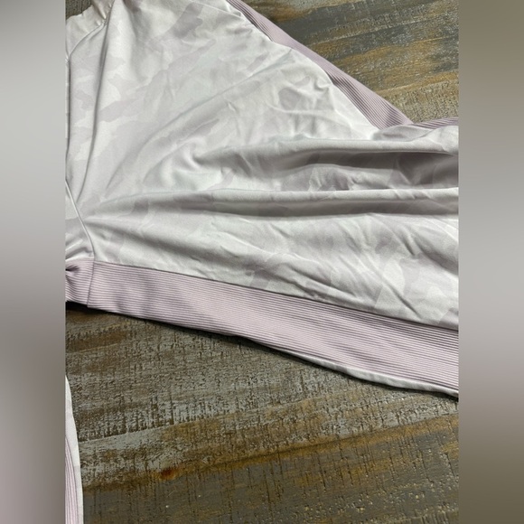 Athleta Brooklyn lined pants in pink camo lux - Picture 12 of 12